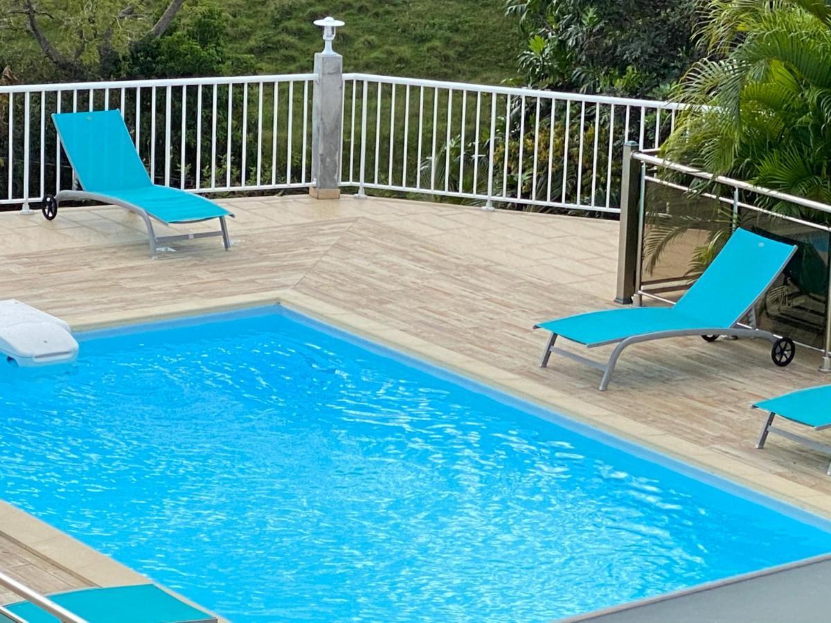 Les Villas Sarah Льо Мул Екстериор снимка